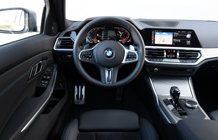 BMW 330i xDrive Touring – deska rozdzielcza
