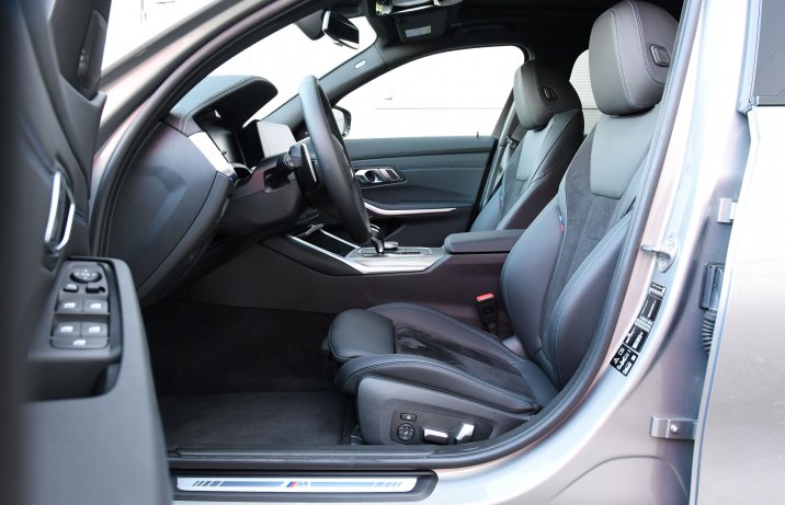 BMW 330i xDrive Touring – fotele