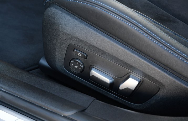 BMW 330i xDrive Touring – elektryczna regulacja fotela