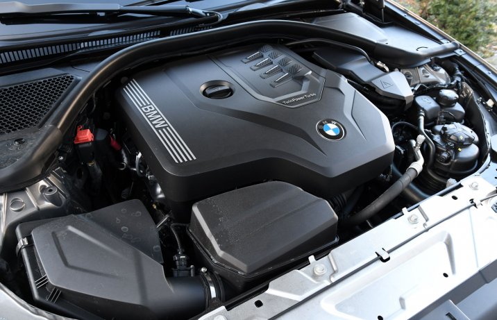 BMW 330i xDrive Touring – silnik