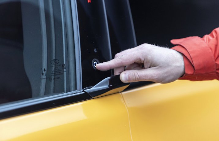 Ford Mustang Mach-E klamka