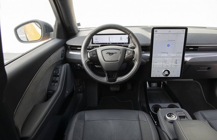 Ford Mustang Mach-E kokpit deska rozdzielcza