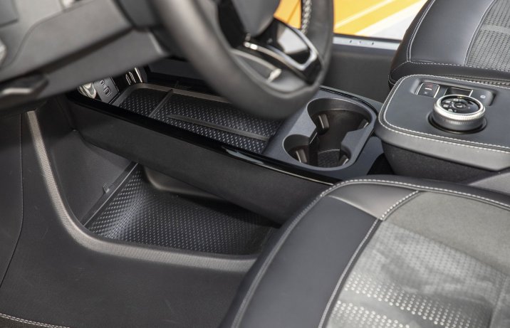 Ford Mustang Mach-E schowek wnęka