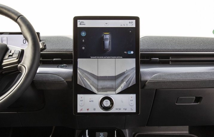 Ford Mustang Mach-E kamera cofania ułatwiająca parkowanie