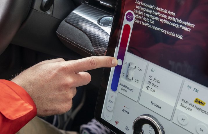 Ford Mustang Mach-E ekran systemu multimedialnego regulacja wentylacji
