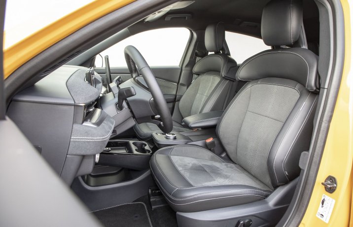 Ford Mustang Mach-E przednie fotele