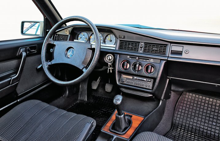 Mercedes 190 W201 deska rozdzielcza przed liftingiem