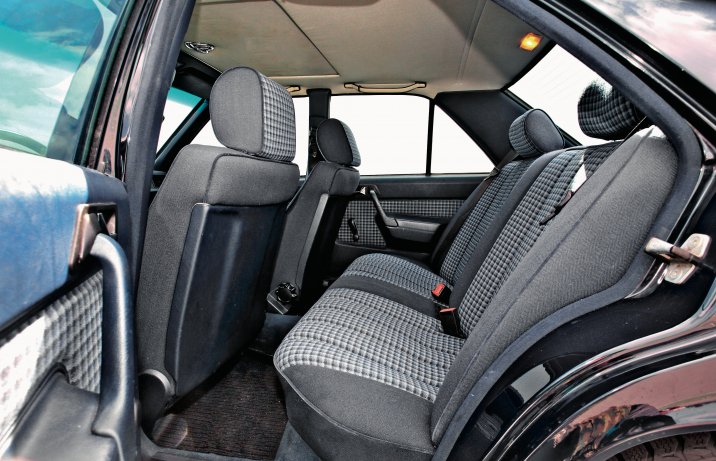 Mercedes 190 W201 kanapa