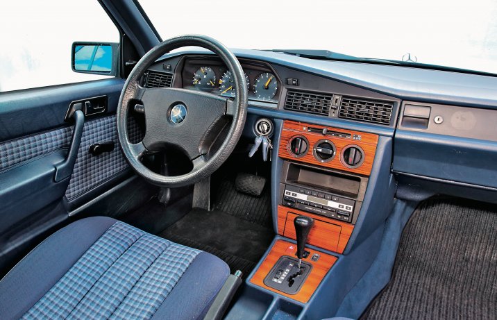 Mercedes 190 W201 deska rozdzielcza po liftingu
