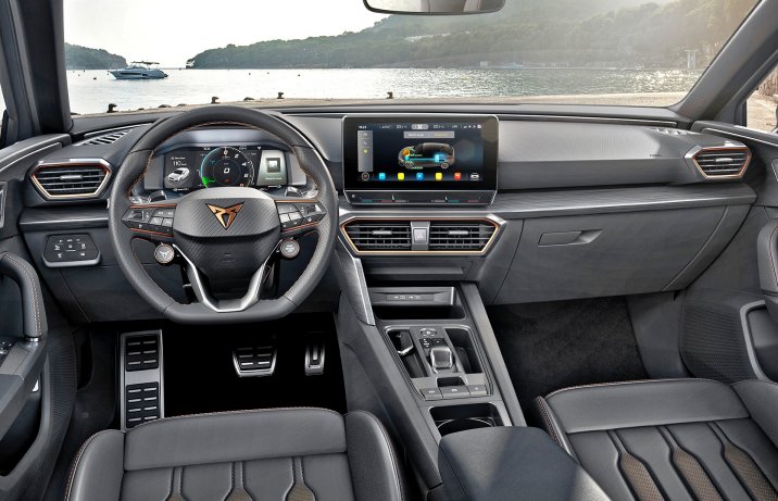 Cupra Leon – deska rozdzielcza