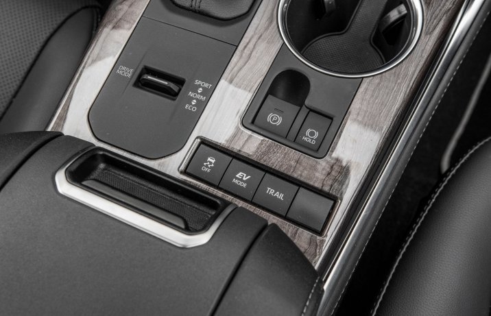 Toyota Highlander 2.5 Hybrid przełączniki między fotelami