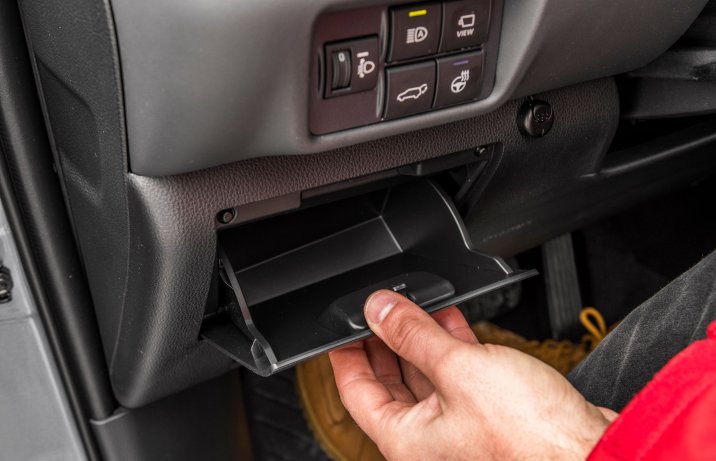 Toyota Highlander 2.5 Hybrid schowek po lewej stronie kierownicy