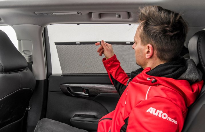 Toyota Highlander 2.5 Hybrid roleta szyby w tylnych drzwiach