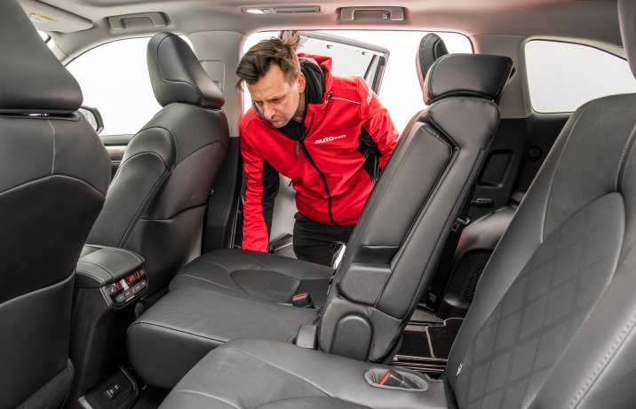 Toyota Highlander 2.5 Hybrid przesuwanie i składanie kanapy