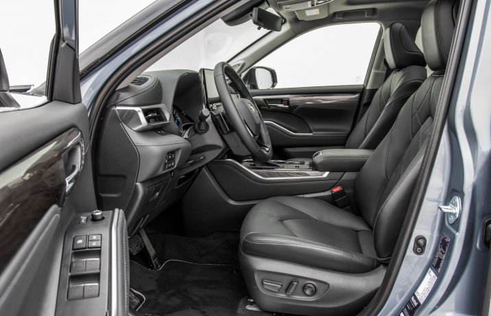 Toyota Highlander 2.5 Hybrid fotele z przodu