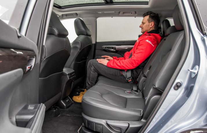 Toyota Highlander 2.5 Hybrid fotele drugiego rzędu