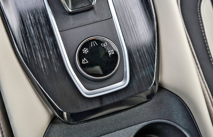 Nissan Qashqai 1.3 DIG-T MHEV Xtronic 4WD Tekna – pokrętło wyboru trybów jazdy