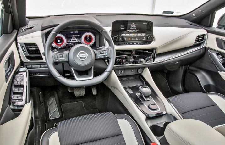 Nissan Qashqai 1.3 DIG-T MHEV Xtronic 4WD Tekna – deska rozdzielcza