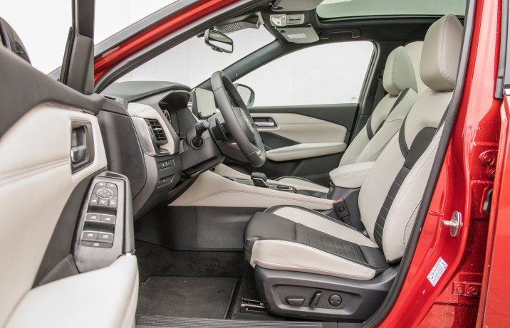 Nissan Qashqai 1.3 DIG-T MHEV Xtronic 4WD Tekna – fotele