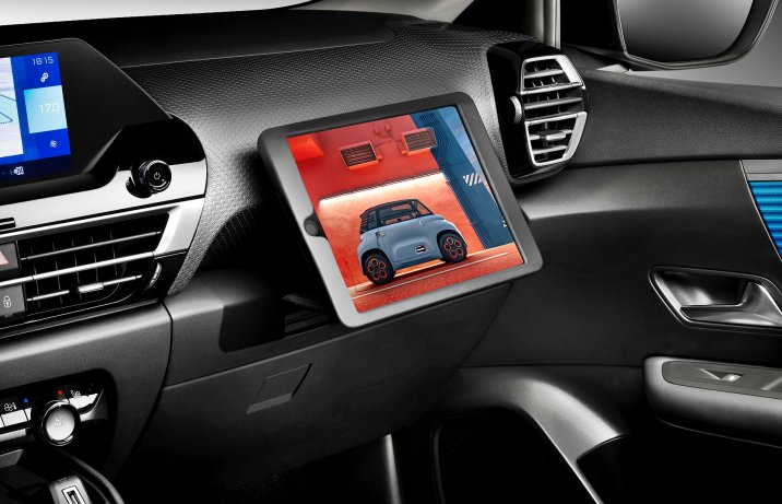 Citroën ë-C4 – tablet przed pasażerem