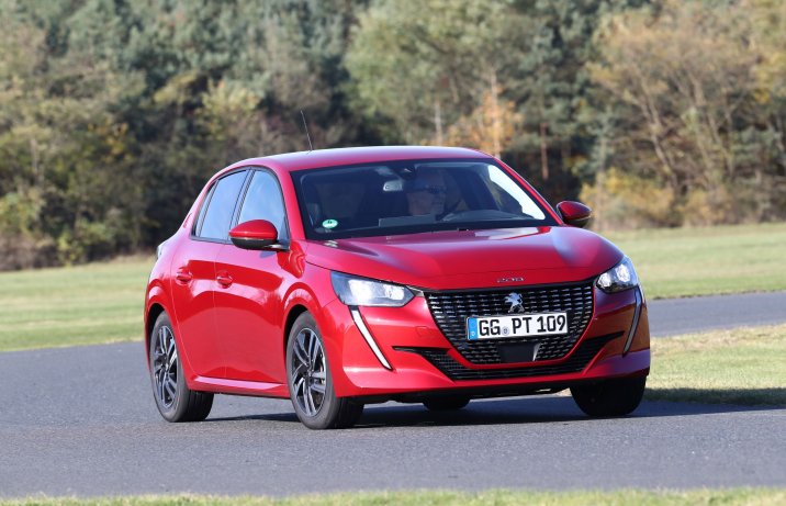Peugeot 208 – przód