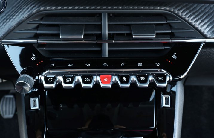Peugeot 208 – przyciski sterowania