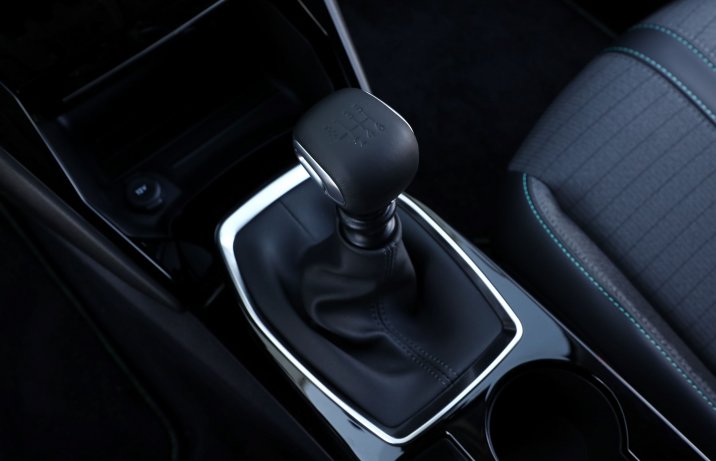 Peugeot 208 – dźwignia zmiany biegów