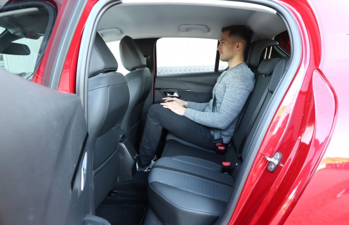 Peugeot 208 – kanapa