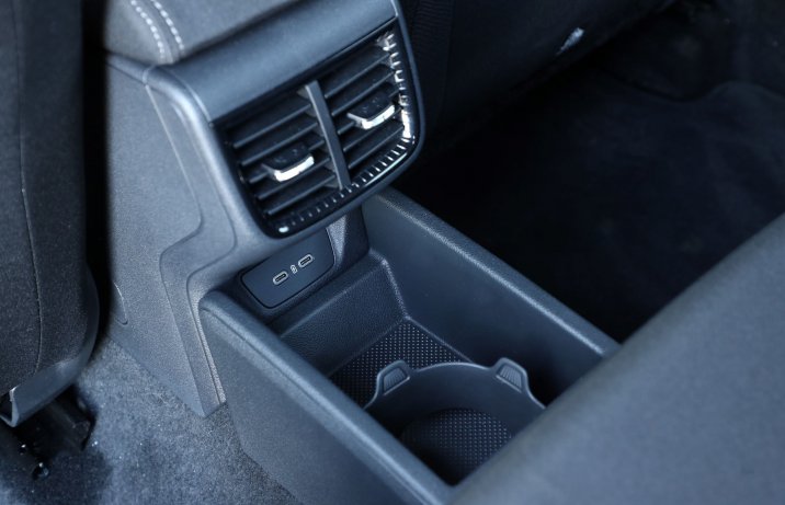 Skoda Fabia – półka między konsolą a kanapą