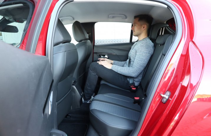 Peugeot 208 – kanapa