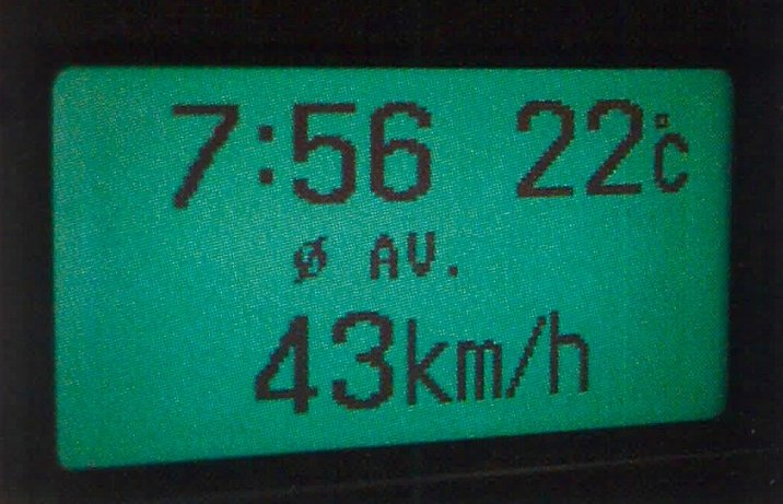 Toyota Avensis 2.0 D4 Sol sedan – wyświetlacz ze średnią prędkością