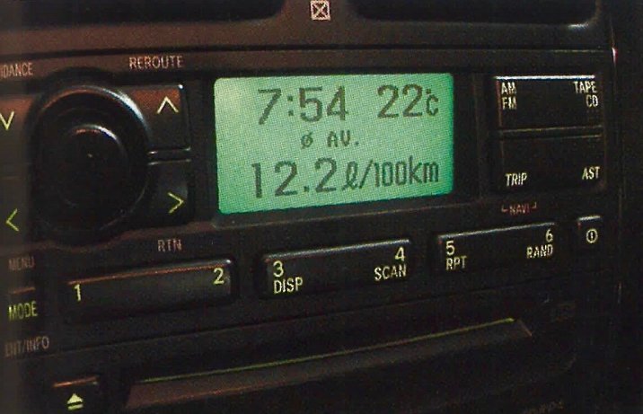 Toyota Avensis 2.0 D4 Sol sedan – wyświetlacz ze średnim zużyciem paliwa