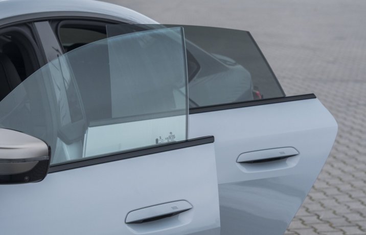 BMW M440i xDrive Gran Coupe bezramkowe szyby