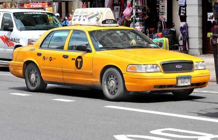 Ford Crown Victoria taksówka przód i bok