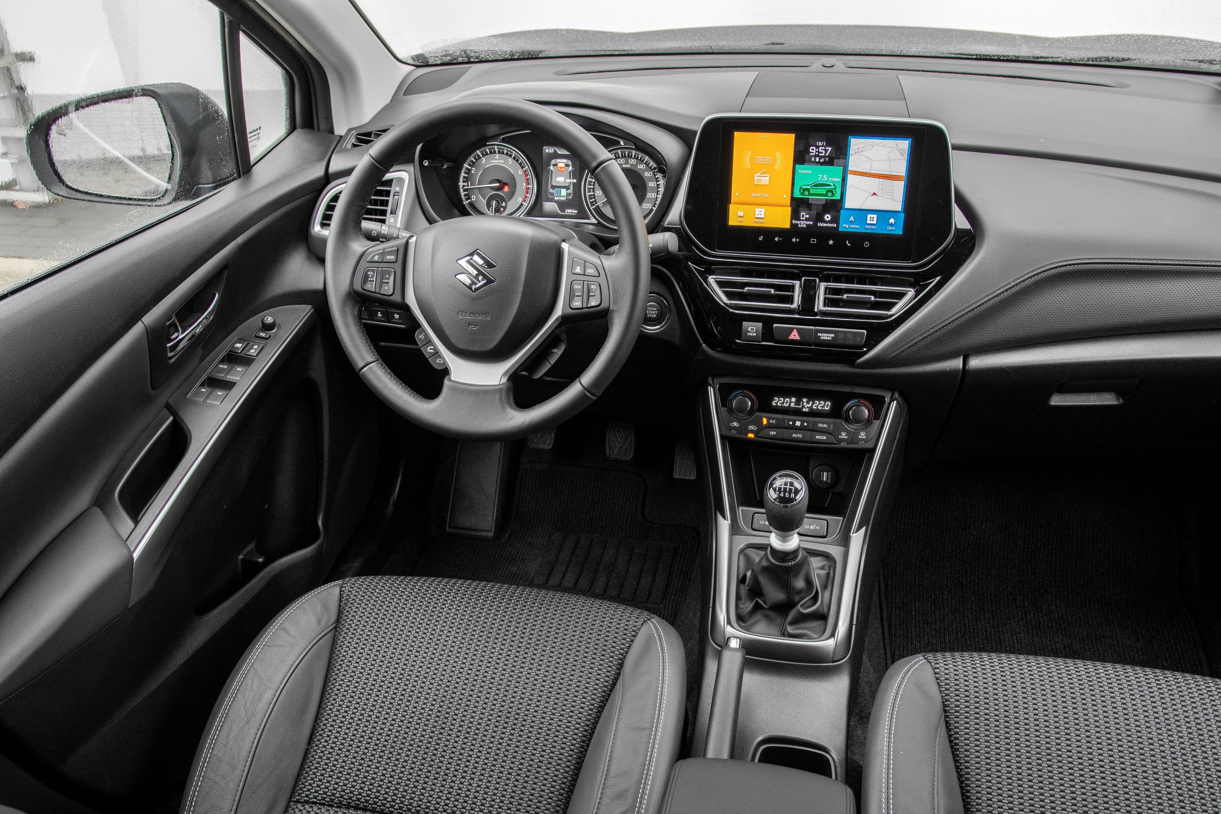 Suzuki S-Cross - kokpit