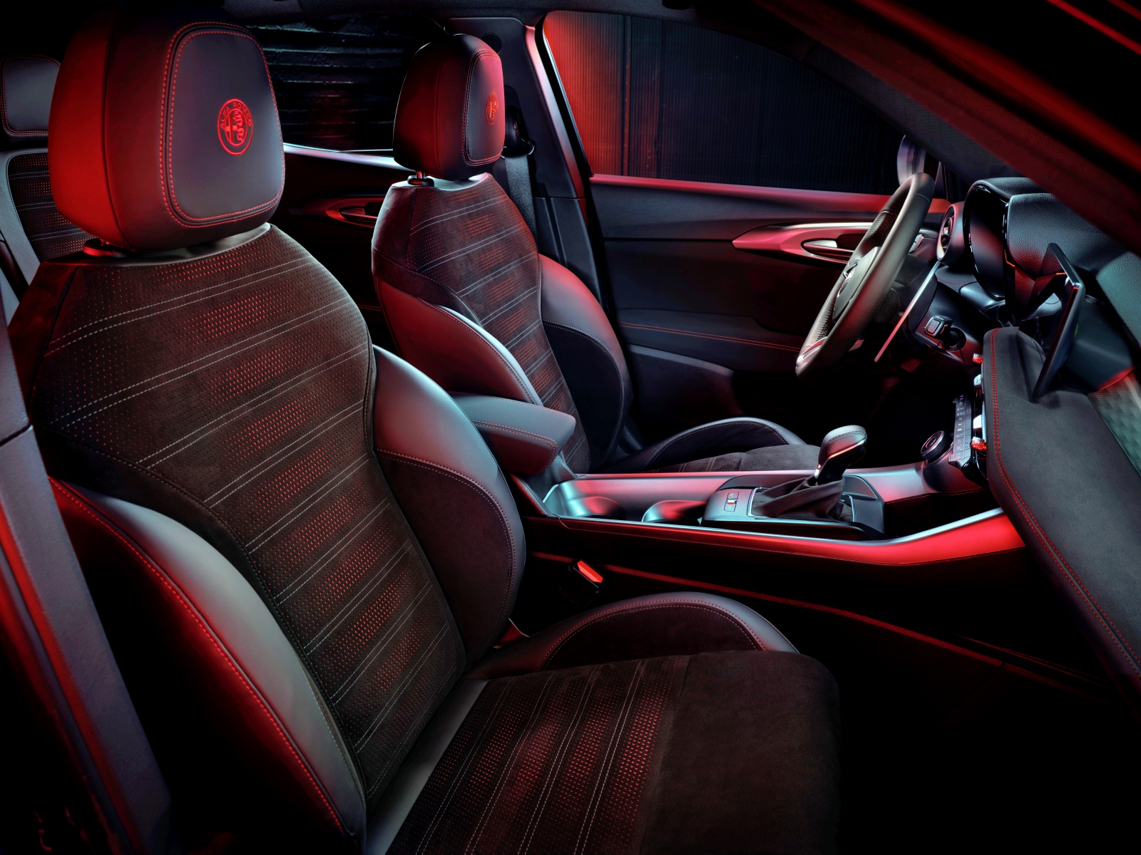 alfa_romeo_tonale_siedzenia