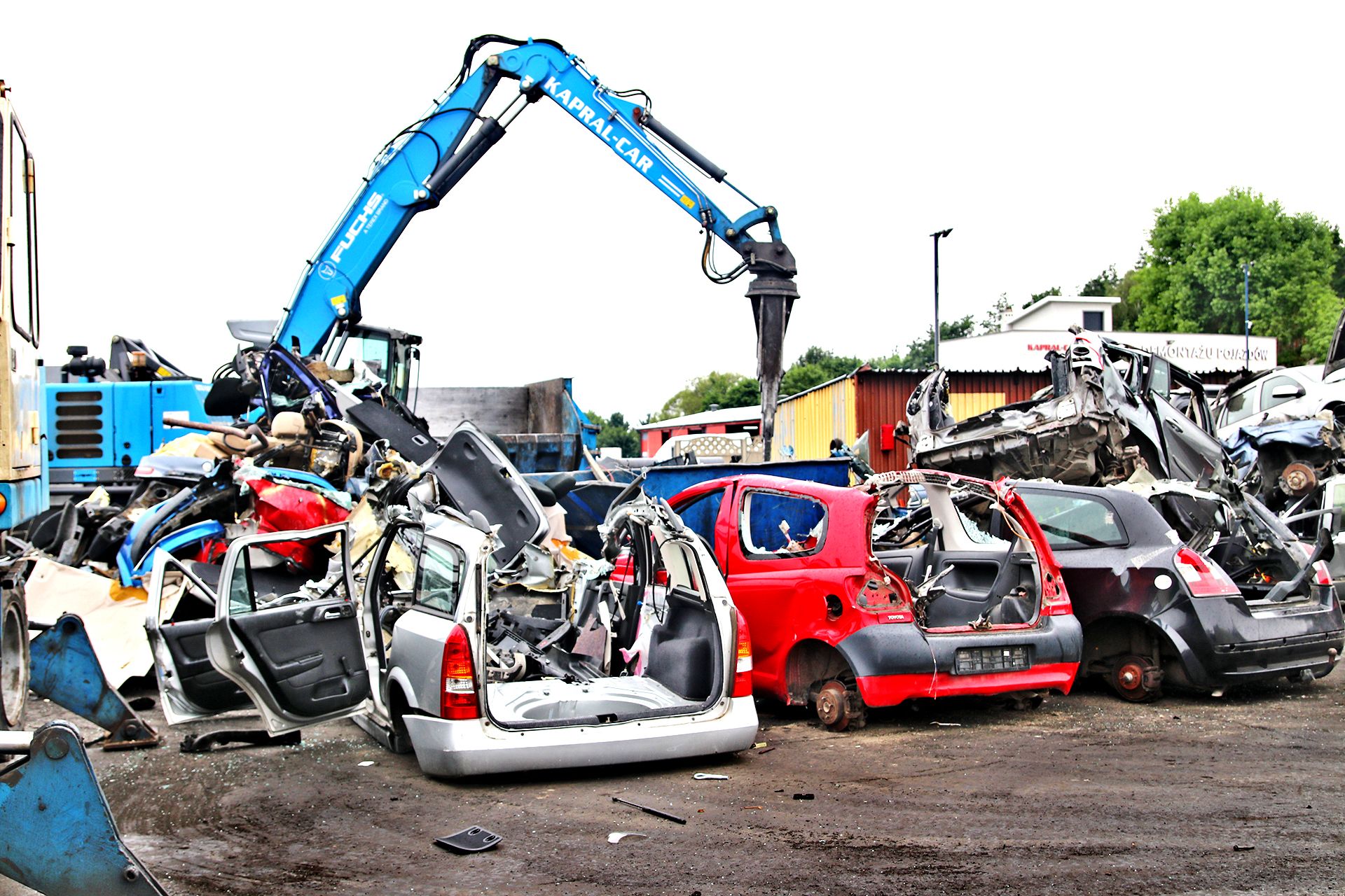 wraki samochodów podczas demontażu