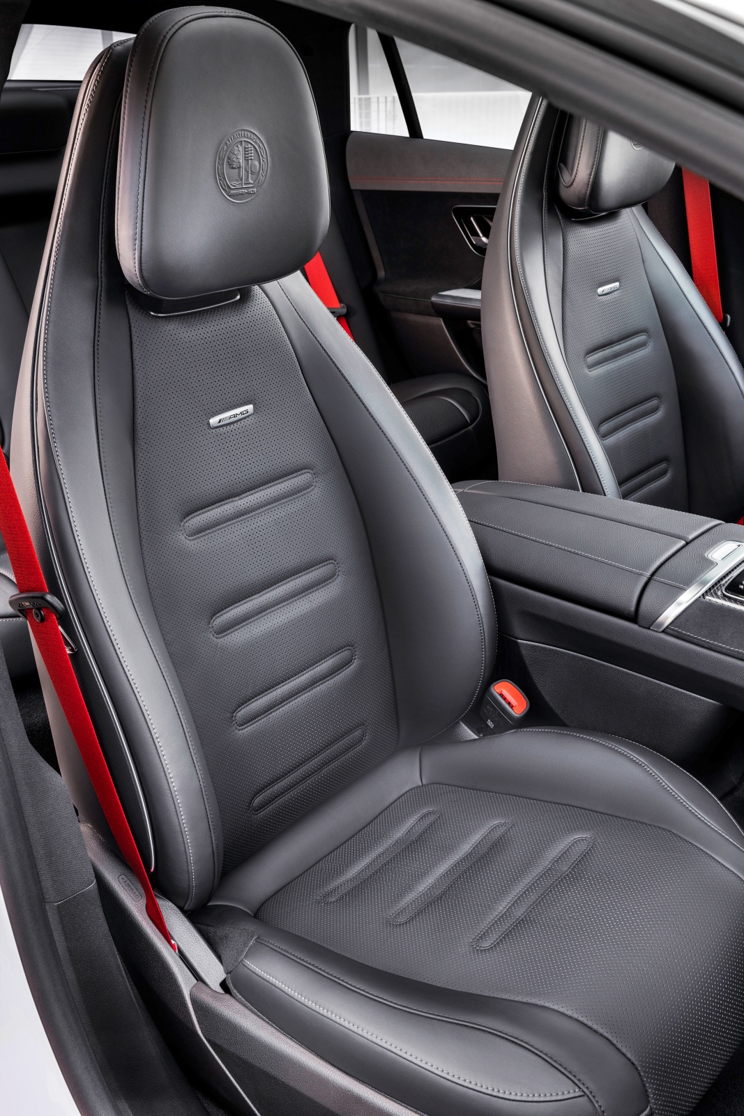 mercedes_amg_eqe_53_fotele
