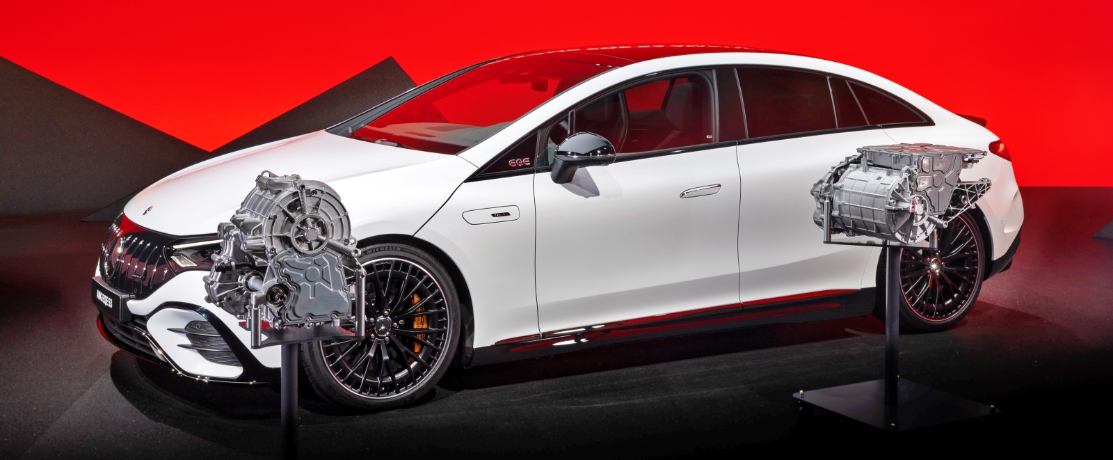 mercedes_amg_eqe_53_silniki