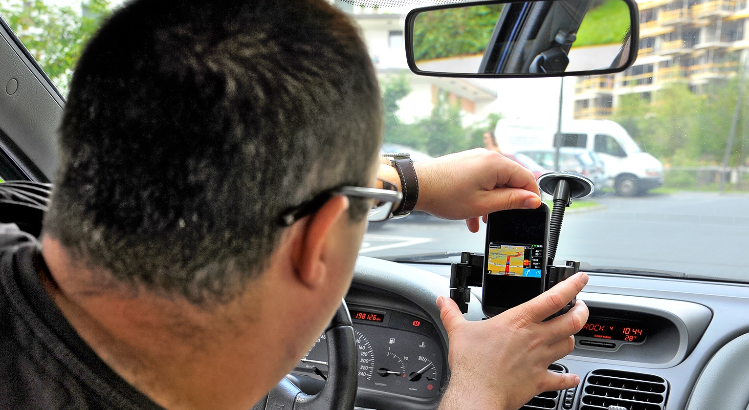 montaz_uchytu_na_telefon