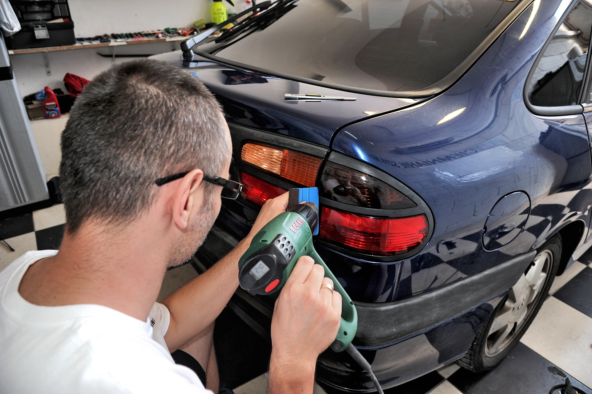 montaż lampy tylnej