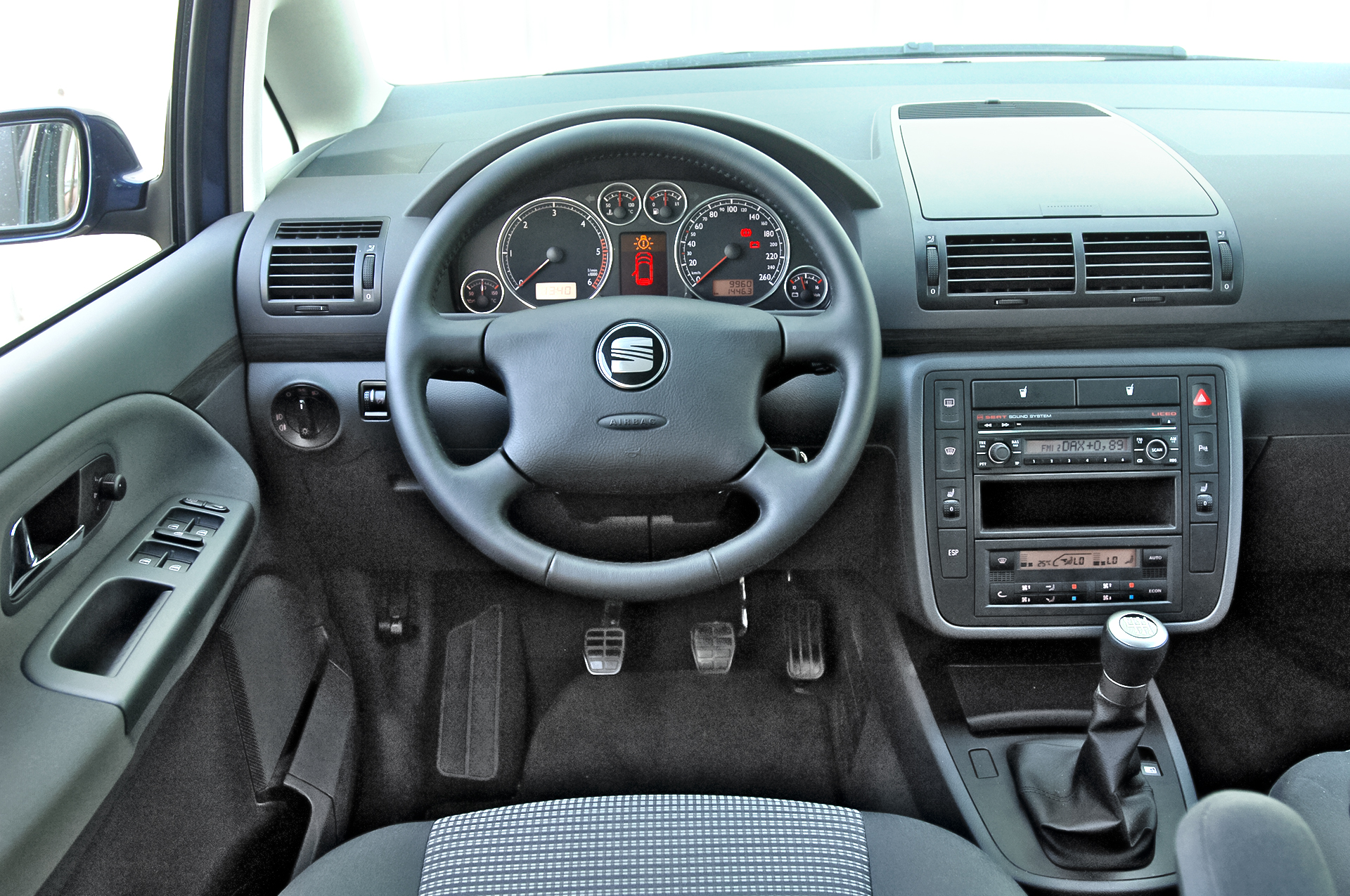 Uzywany Seat Alhambra I wnetrze