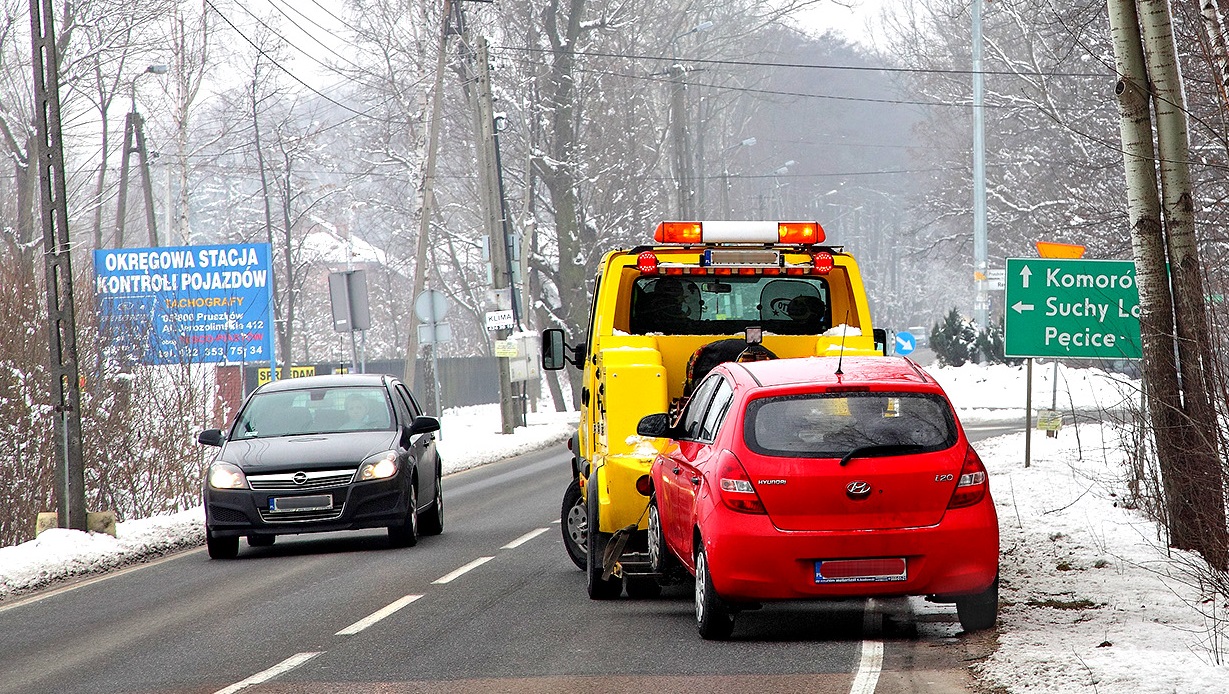 auto_holowane_przez_pomoc_drogowa