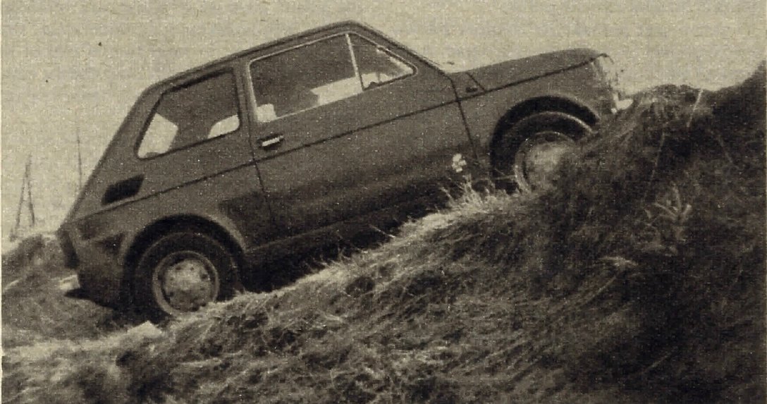 Fiat 126p bok podczas podjazdu pod górkę