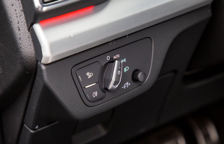 Audi Q5 40 TDI quattro S tronic – przełącznik świateł