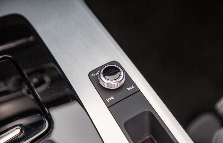 Audi Q5 40 TDI quattro S tronic – regulacja głośności