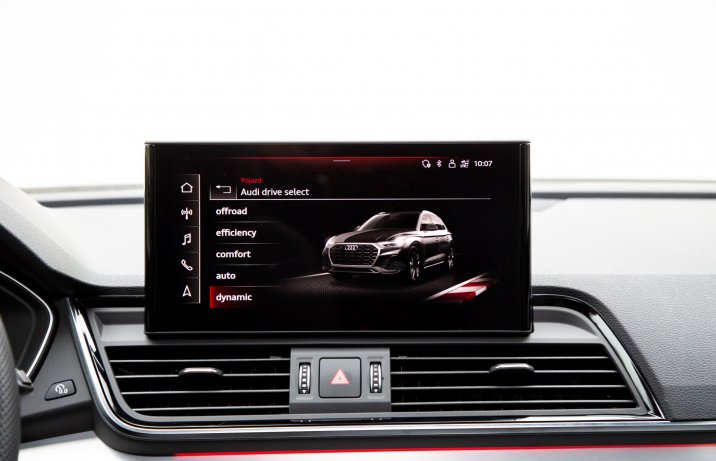Audi Q5 40 TDI quattro S tronic – wyświetlacz na konsoli