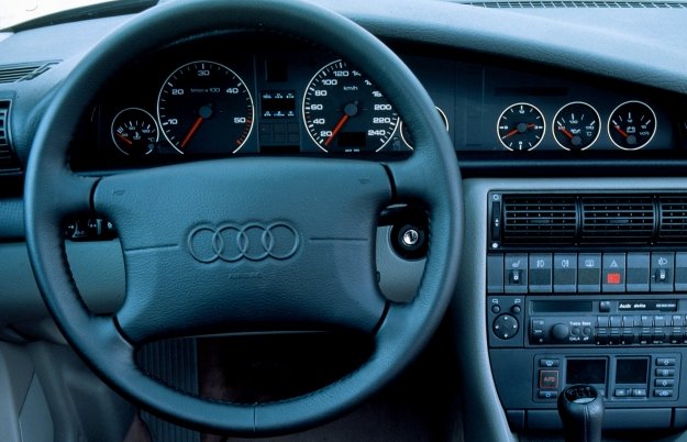 Audi A6 C4 – deska rozdzielcza