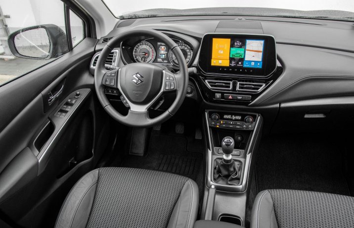 Suzuki S-Cross - kokpit