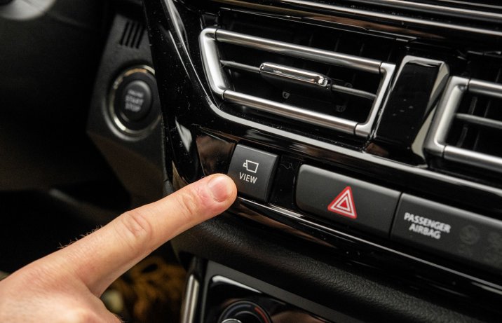 Suzuki S-Cross - włącznik kamer